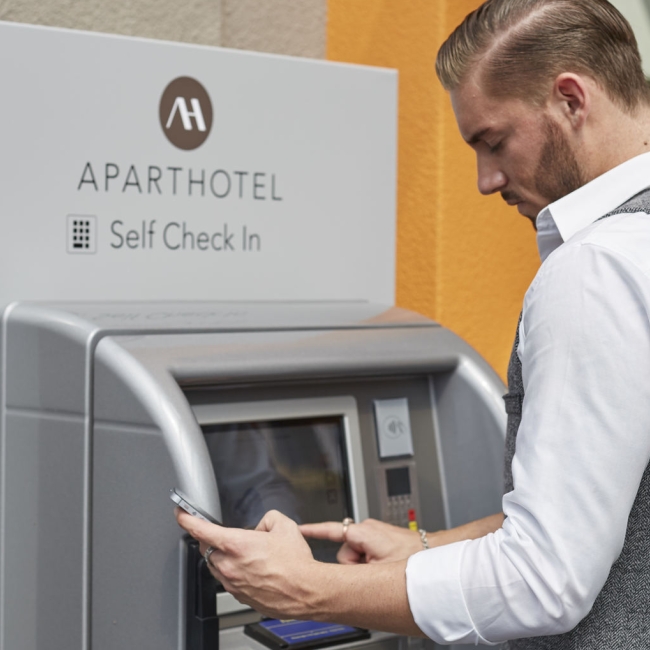 Self Check-in Automat des Aparthotel Baden 
