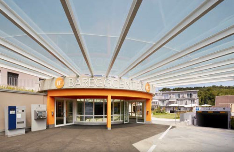 Eingangsbereich des Bareggcenter nahe des Aparthotel in Baden 