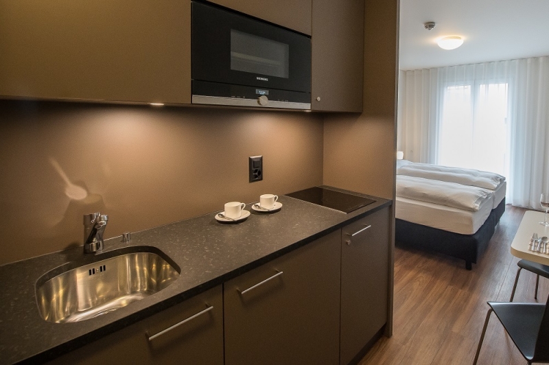Küchenzeile in einem Zimmer des Business Apartment nähe Zürich 