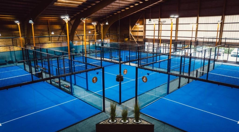 Padel tennis courts at the Bareggcenter