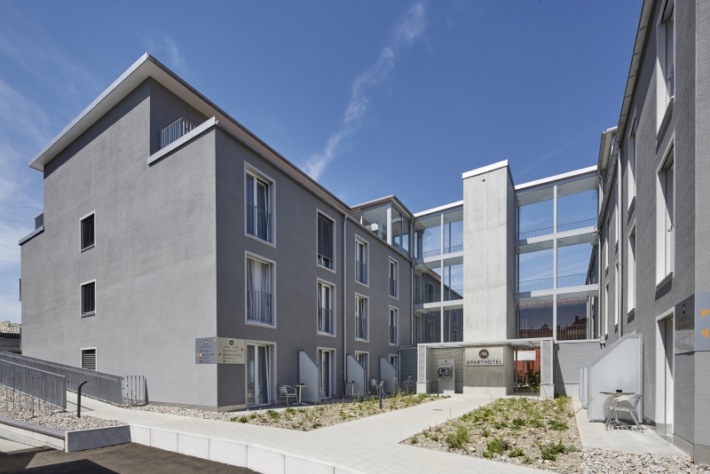 Außenfassade des Aparthotel Baden mit möblierten Wohnungen bei Zürich 